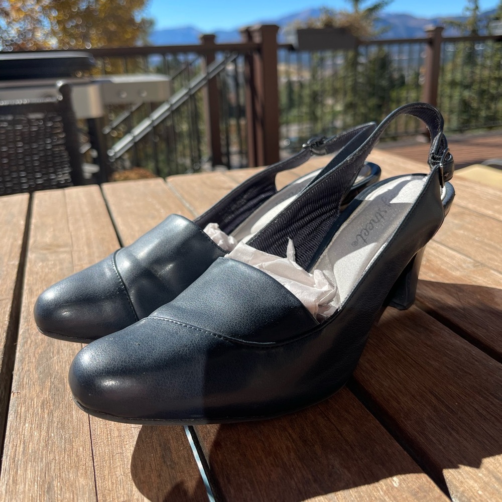 Easy Street Women's Slingback Heels